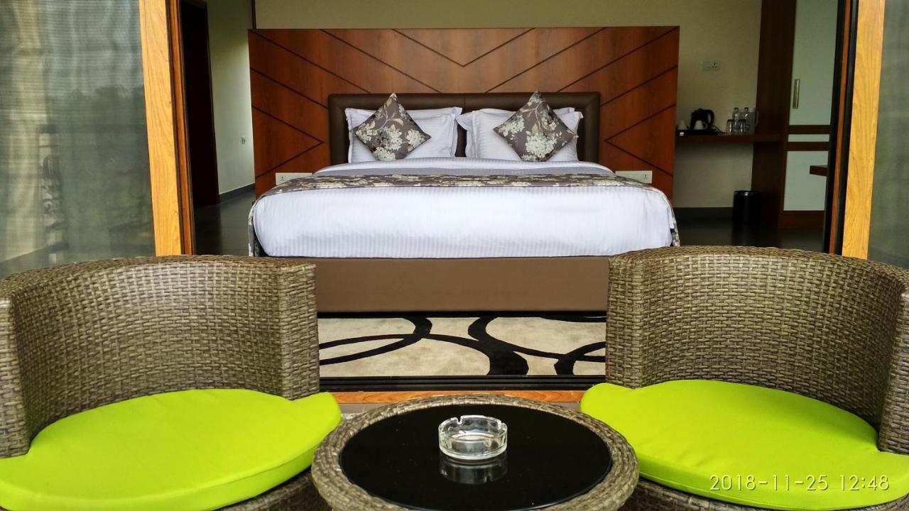 Vismita County Hotell Chikmagalūr Eksteriør bilde